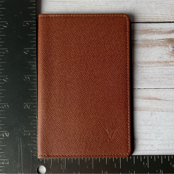 Vintage Luis Vuitton Brown Taiga Leather Card Case - Picture 9 of 10